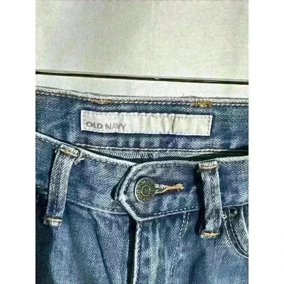 Old Navy Women’s Size 4 Mid Rise Denim Shorts Light Wash - Picture 2 of 8